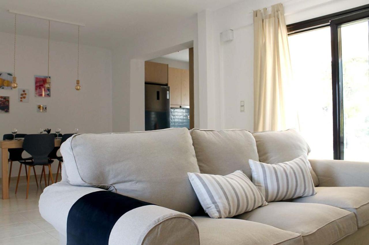 4 Bedroom Villa With Pool And Garden Néa Fókaia Zewnętrze zdjęcie