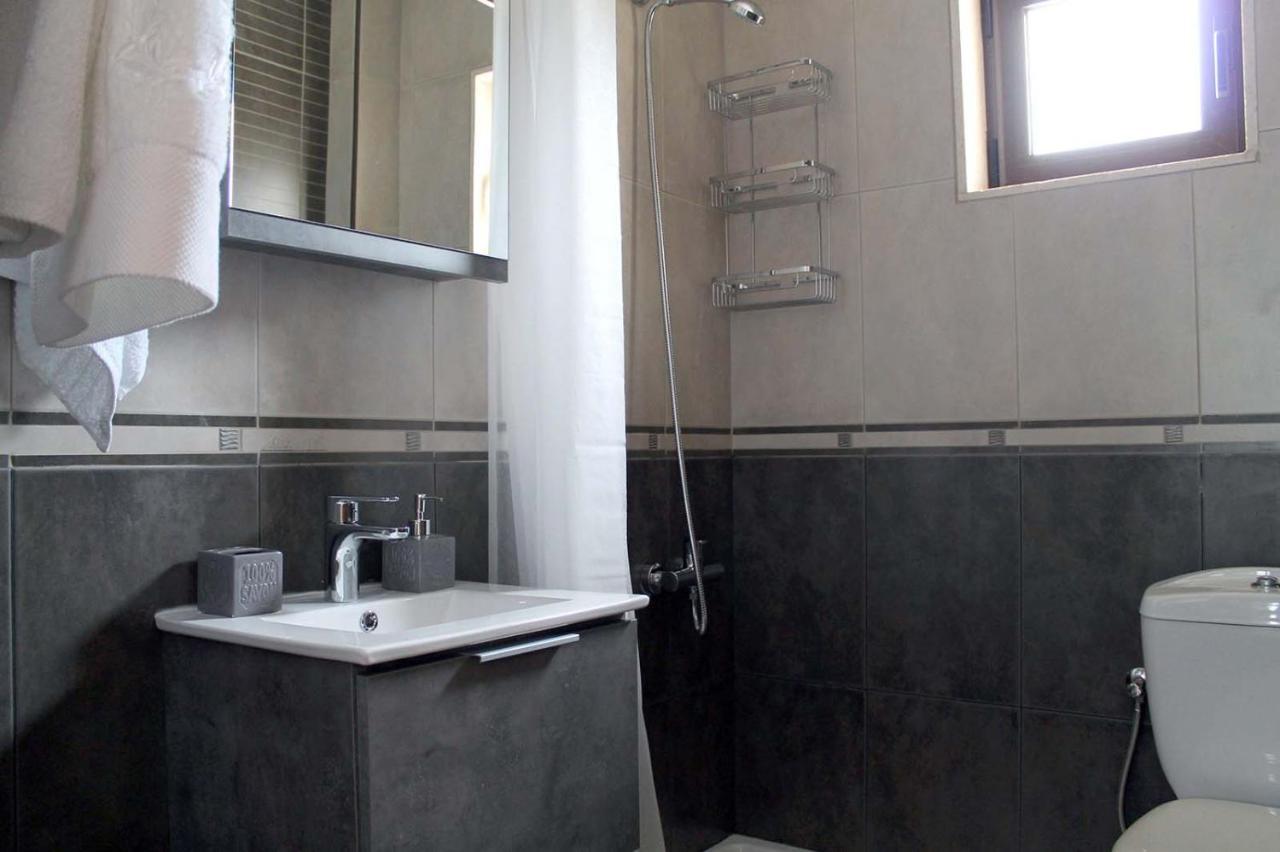 4 Bedroom Villa With Pool And Garden Néa Fókaia Zewnętrze zdjęcie