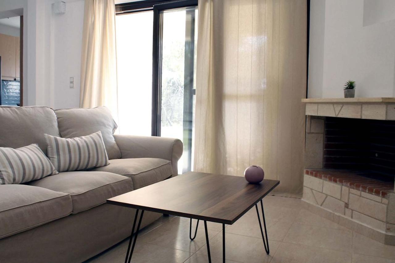4 Bedroom Villa With Pool And Garden Néa Fókaia Zewnętrze zdjęcie