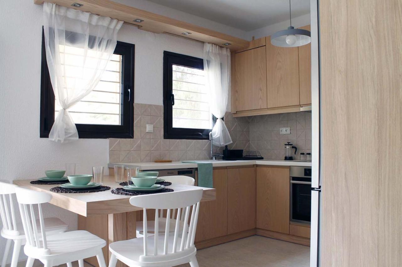 4 Bedroom Villa With Pool And Garden Néa Fókaia Zewnętrze zdjęcie