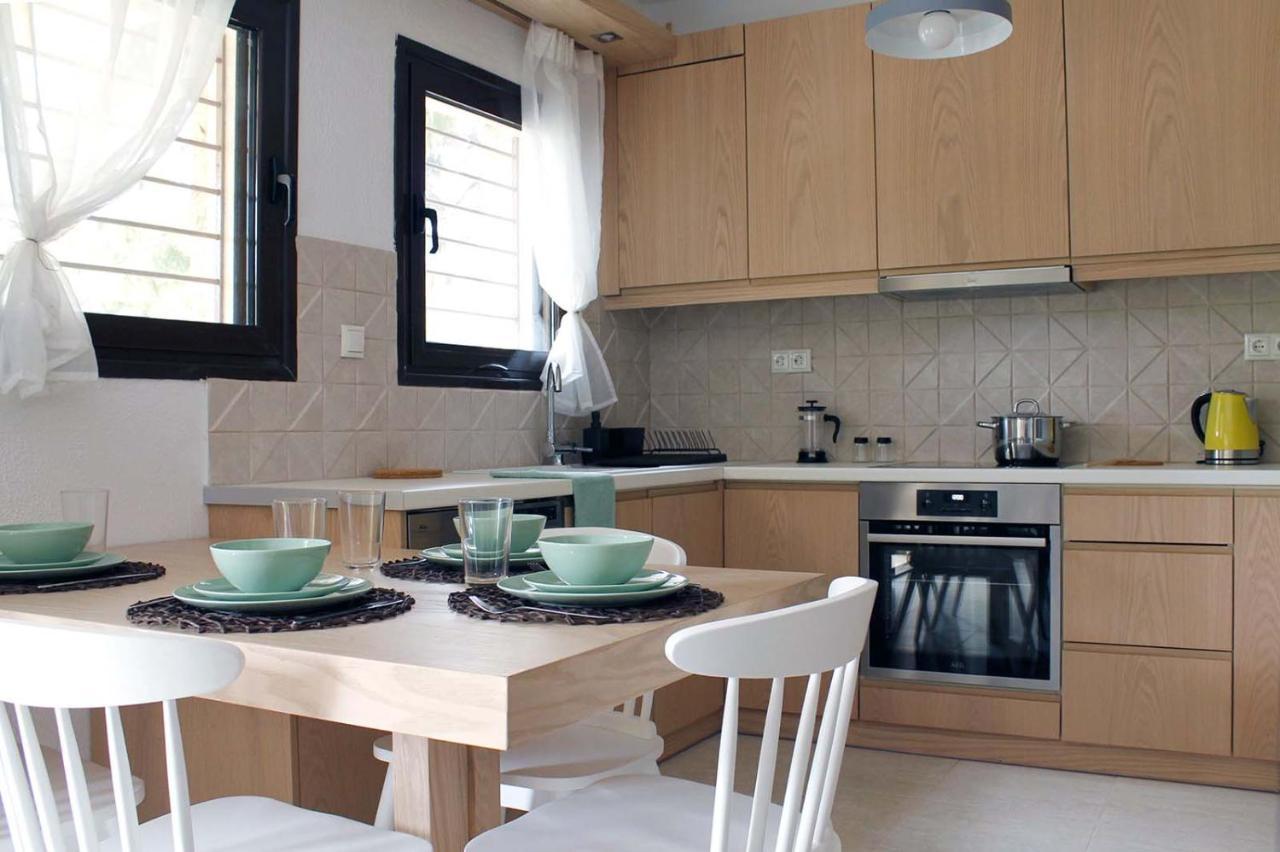 4 Bedroom Villa With Pool And Garden Néa Fókaia Zewnętrze zdjęcie