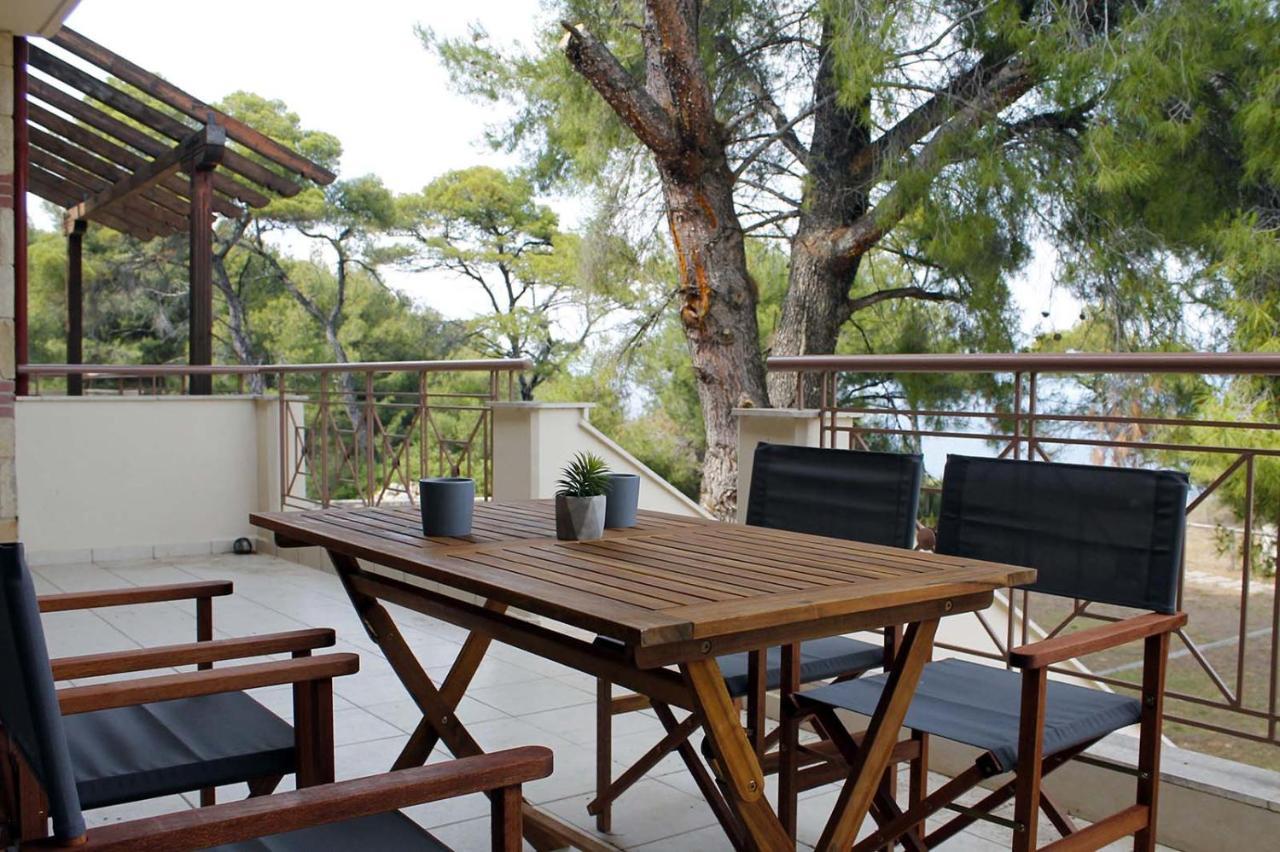 4 Bedroom Villa With Pool And Garden Néa Fókaia Zewnętrze zdjęcie