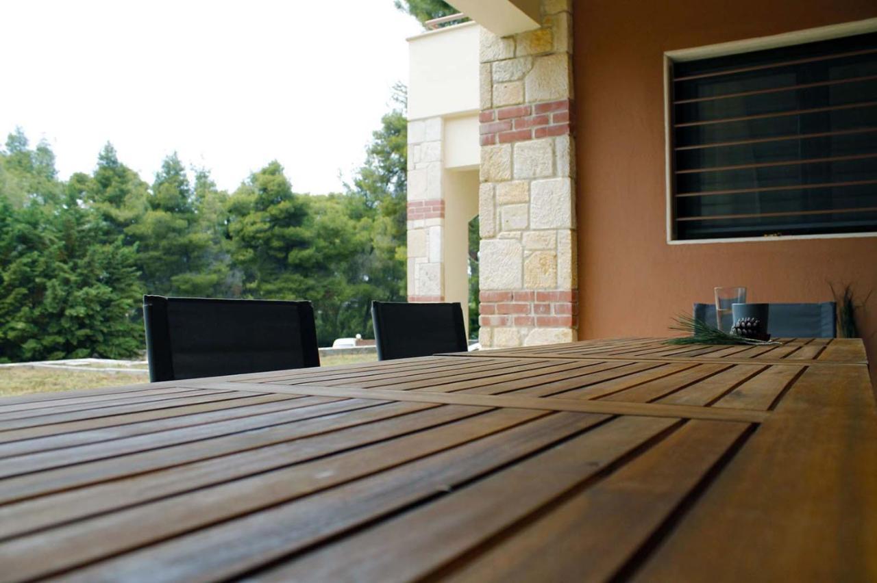 4 Bedroom Villa With Pool And Garden Néa Fókaia Zewnętrze zdjęcie
