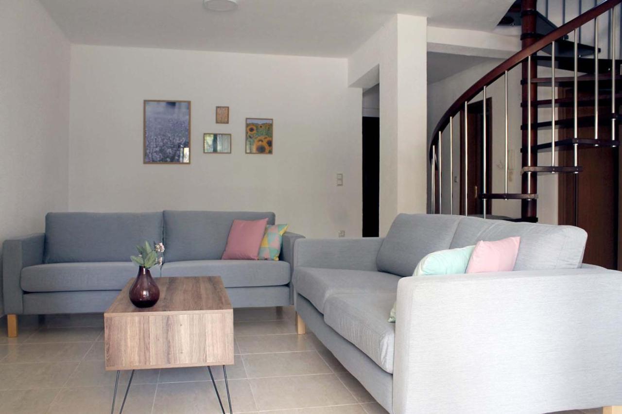 4 Bedroom Villa With Pool And Garden Néa Fókaia Zewnętrze zdjęcie