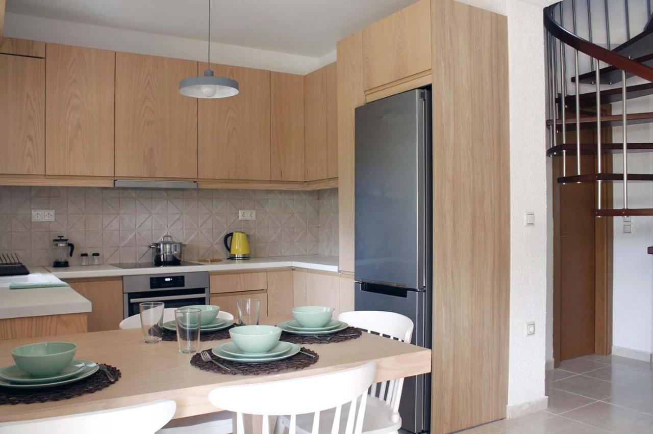 4 Bedroom Villa With Pool And Garden Néa Fókaia Zewnętrze zdjęcie